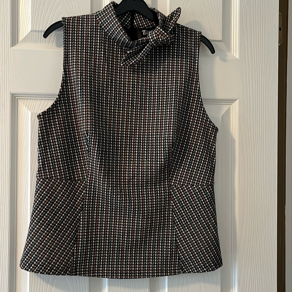 Styling… great print, wear with tie or not at neck. Sleeveless for alone / under